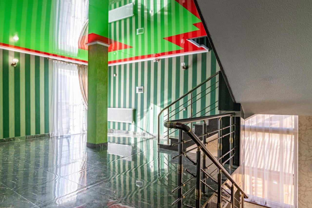 Zeleniy Bir Hotel Boekovel Buitenkant foto