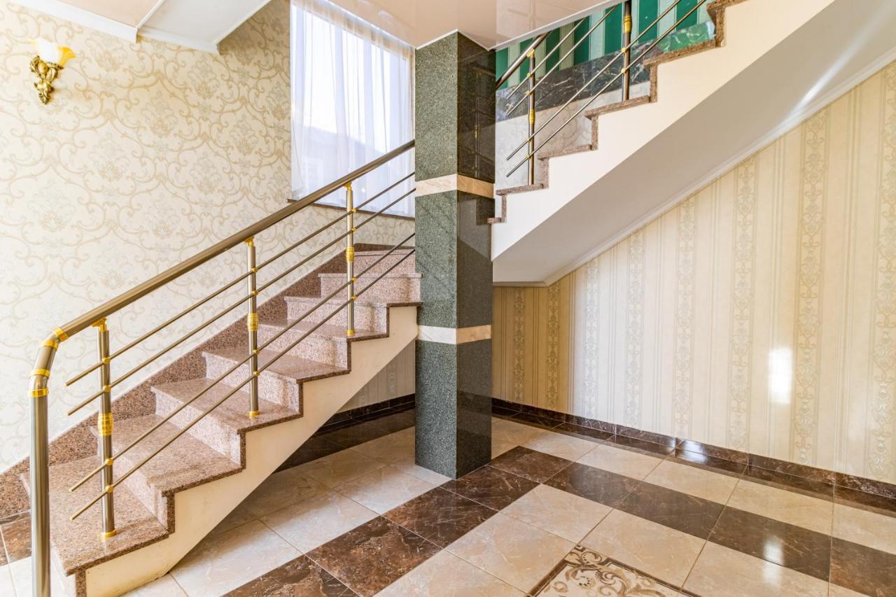 Zeleniy Bir Hotel Boekovel Buitenkant foto
