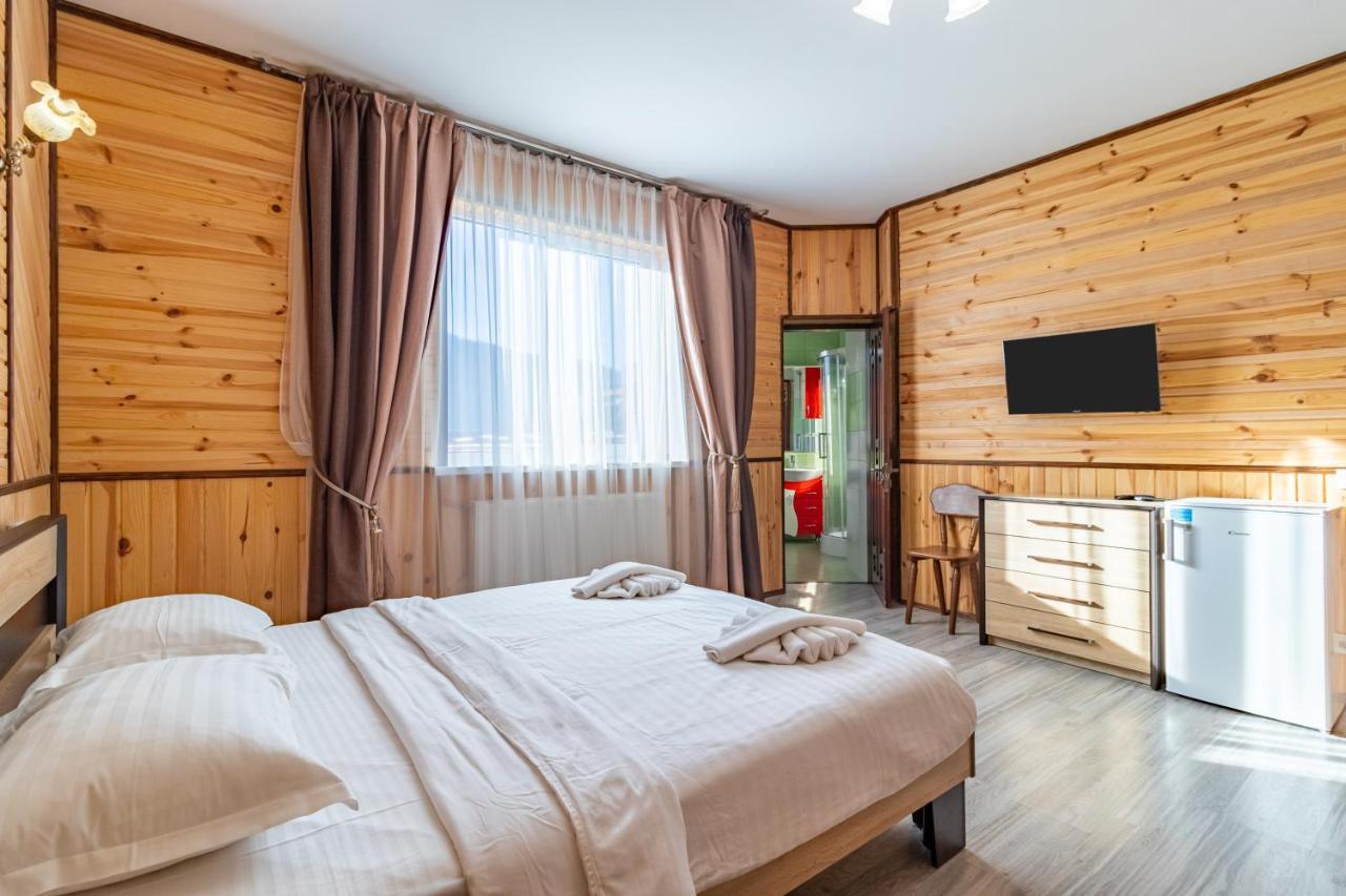 Zeleniy Bir Hotel Boekovel Buitenkant foto