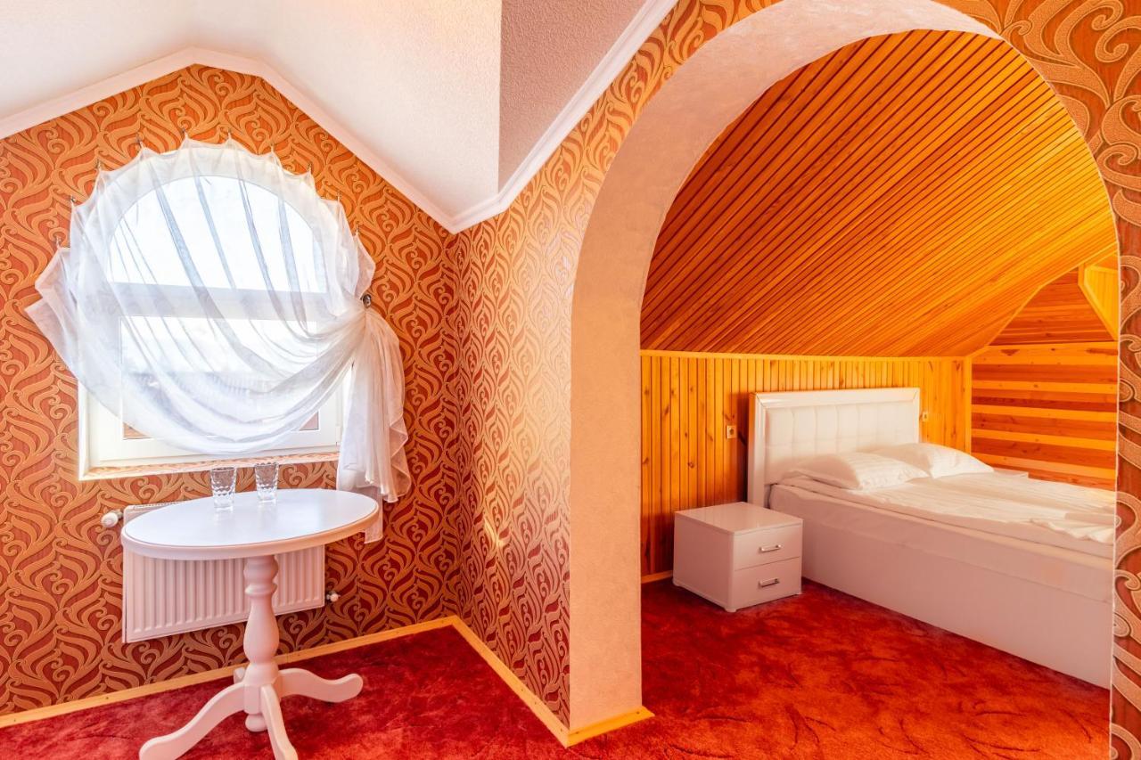 Zeleniy Bir Hotel Boekovel Buitenkant foto
