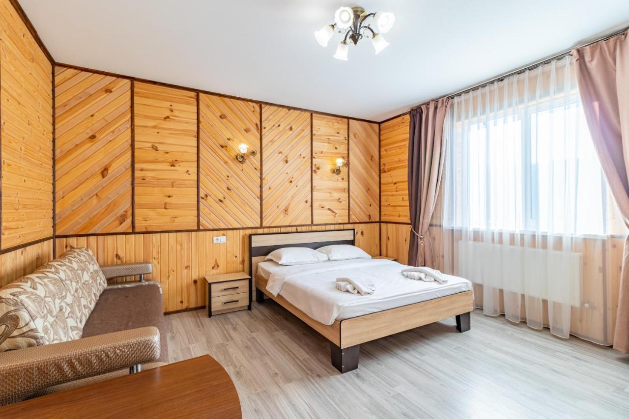 Zeleniy Bir Hotel Boekovel Buitenkant foto